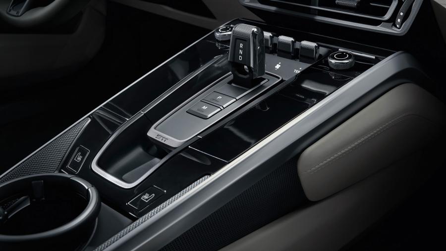 Детали интерьера Porsche 911 Carrera S (992) 2019 года  (WW) (фото 2 из 49)